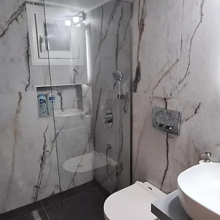 Flat 66 Premium Urban Retreat In The Center Of