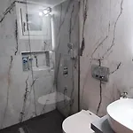 Flat 66 Premium Urban Retreat In The Center Of