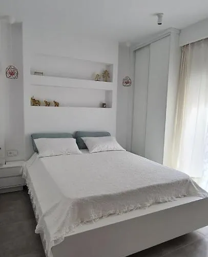 Flat 66 Premium Urban Retreat In The Center Of Apartament Saloniki